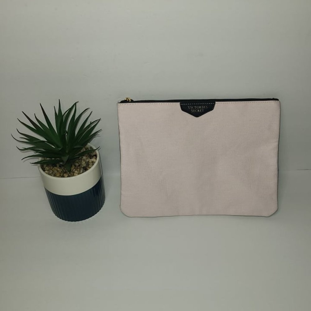 NWOT Pink Victoria's Secret Zipper Pouch
